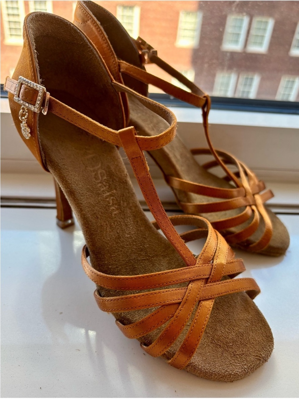 Strappy T‑Bar Heels in Tan Leather